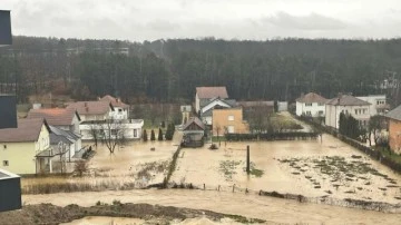 Türk askerinden Kosovalı selzedelere yardım 