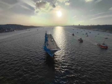 Türk donanmasının 100 gemisi İstanbul Boğazı’ndan geçti
