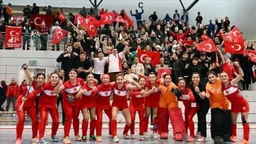 Türk hokeyinde Ümit Milli Kadın Takımı'nın Avrupa üçüncülüğü gururu