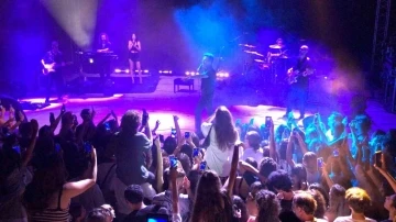 Türk Rock müziğinin ünlü sesi Teoman, Marmaris Amfi Tiyatro’da sevenleriyle buluştu
