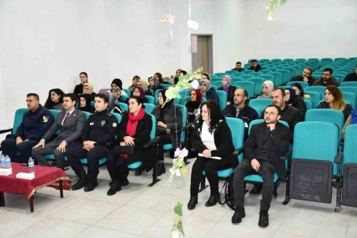 Türkeli’de “En İyi Narkotik Polisi Anne” semineri
