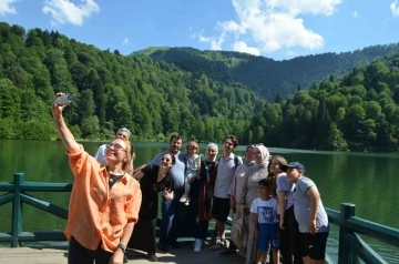 Türkiye’nin saklı cenneti Borçka Karagöl ziyaretçilerini ağırlıyor
