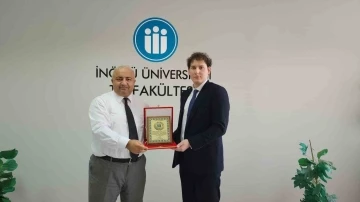 TUS Birincisine, Dekan Beytur’dan plaket
