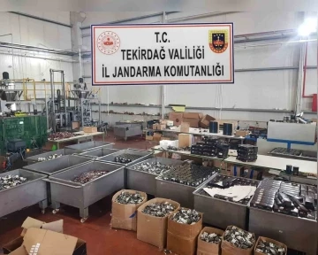 Tütün fabrikasında 3 ton kaçak nargile tütünü ele geçirildi
