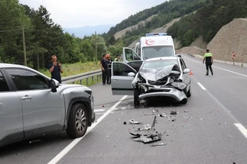 U dönüşü yapmaya çalışırken kazaya sebep oldu: 3’ü çocuk 5 yaralı
