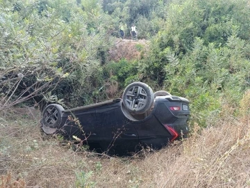 Uçurumdan uçan otomobildeki 2’si çocuk 3 kişi yaralandı
