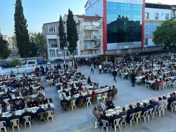 Ülkücüler 2 bin kişiyle iftar yaptı
