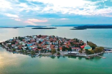 Uluabat Gölü'nde kaçak avlanan kişiye para cezası verildi