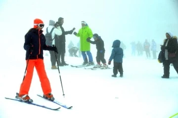 Uludağ’da kayakçılara sis engeli 