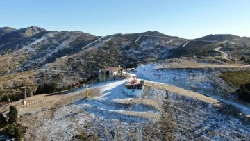 Uludağ’da suni kar yağışı başladı