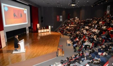 Uludağ Üniversitesi'nde düzenlenen panelde: &quot;Türkiye'de her üç kadından biri şiddet görüyor&quot; açıklaması