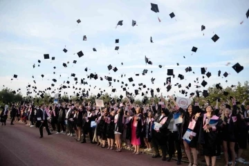 Uludağ Üniversitesi’nde mezuniyet coşkusu