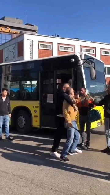 Ümraniye’de ticari taksi sürücüsü otobüs şoförüne levye ile saldırdı
