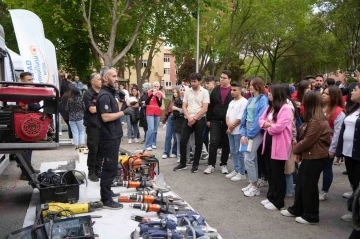 Üniversite öğrencilerine ’Temel Afet Bilinci Eğitimi’ verildi
