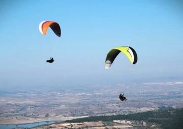 Üniversiteler yamaç paraşütü için Altıeylül’de buluşuyor
