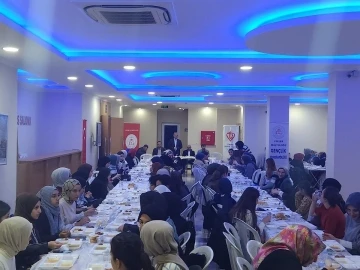 Üniversiteli gençler iftarda buluştu
