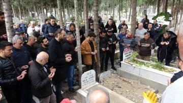 Ünlü müzisyen Hakan Yelbiz memleketi Mersin’de toprağa verildi
