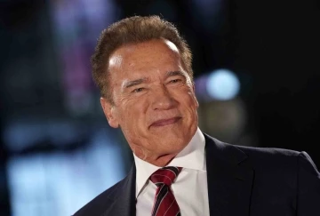 Ünlü oyuncu Schwarzenegger, havaalanı gümrüğünde alıkonuldu
