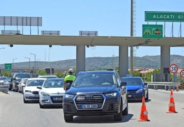 Ünlü tatil merkezi Çeşme’ye bayramda 217 bini aşkın araç giriş yaptı
