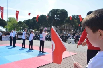 Ünye’de kortej eşliğinde 19 Mayıs coşkusu
