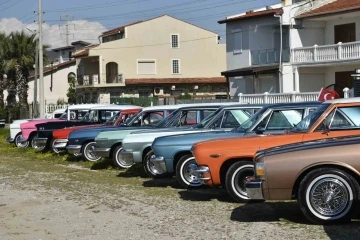 Urla’da ’klasik otomobiller’ göz kamaştırdı
