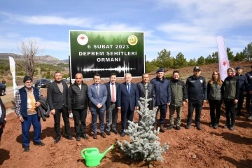 Uşak’ta Deprem Şehitleri Ormanında ilk fidanlar toprakla buluştu
