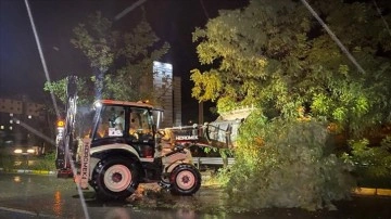 Uşak'ta fırtına ve sağanak etkili oldu