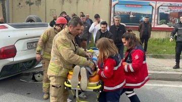 Üsküdar’da iki otomobil kafa kafaya çarpıştı: 1 yaralı
