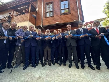 Üsküdar’da restorasyonu tamamlanan Şeyh Nevruz Cami yeniden ibadete açıldı
