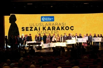 Üstat Karakoç şiirleriyle anıldı
