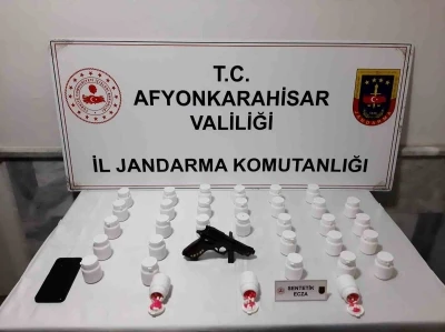 Uyuşturucu hapları satamadan jandarmaya yakalandı
