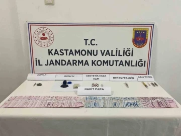 Uyuşturucu parasını ses sisteminin içine zulaladı, jandarmadan kaçamadı
