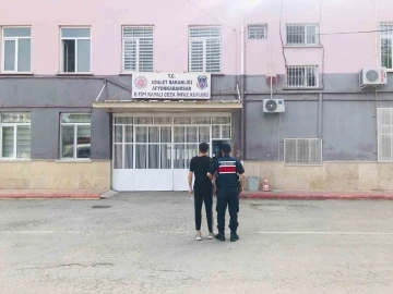 Uyuşturucu ticareti suçundan aranan şahsı jandarma yakaladı
