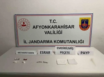 Uyuşturucu ticareti yaptığı iddia edilen 2 şahsı jandarma yakaladı
