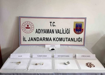 Uyuşturucuyla yakalanan 5 kişi gözaltına alındı
