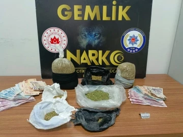 Bursa’da uyuşturucuyu iç çamaşırlarında sakladılar