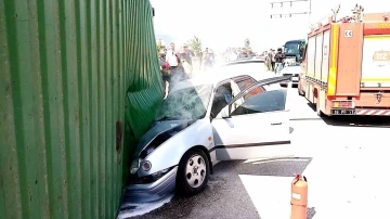 Bursa’da üzerine tır devrilen otomobil