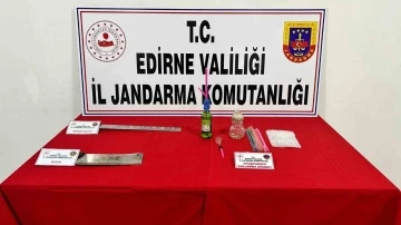 Uzunköprü’de 2 evde silah ve uyuşturucu kullanma aparatı ele geçirdi
