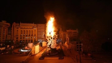 Valensiya'nın Las Fallas festivali dev tahta kuklaların yakılmasıyla sona erdi