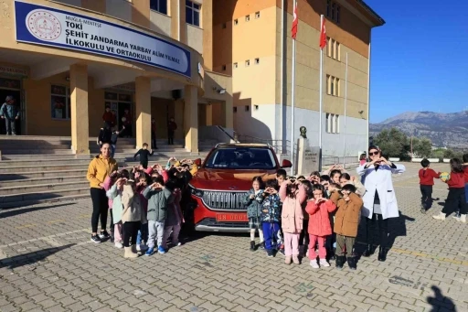 Vali Akbıyık çocukların TOGG talebini geri çevirmedi
