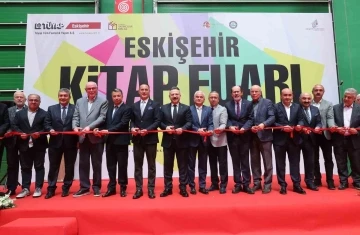 Vali Aksoy Eskişehir 3’üncü Kitap Fuarı’nın açılışını gerçekleştirdi
