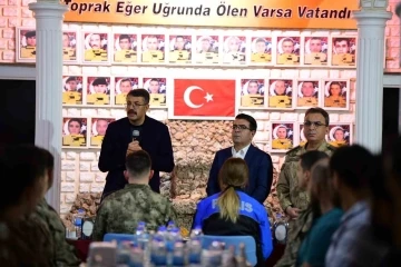 Vali Çelik, polisle iftarını açtı
