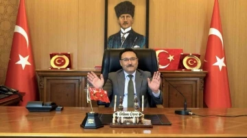 Vali Çiçek: &quot;Tatilinizi en iyi şekilde geçirmenizi diliyorum&quot;
