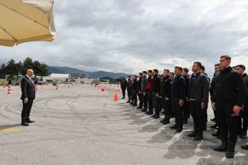 Bursa Valisi Demirtaş’tan jandarma ve polis kursiyerlere moral ziyareti