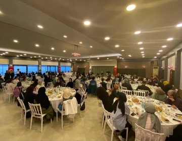 Vali İlhami Aktaş, Kur’an Kursu öğrencileriyle iftarda bir araya geldi
