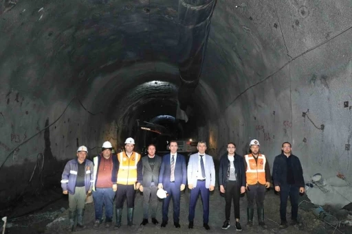 Vali Karakaya’dan Tatvan’daki çalışmaları denetledi
