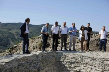 Vali Kaya, Altınova’nın tarihi ve doğal güzelliklerine hayran kaldı