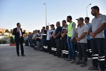 Vali Kızılkaya belediyenin temizlik personeliyle bir araya geldi
