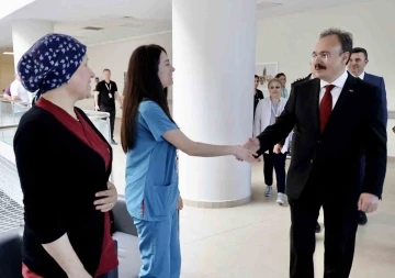 Vali Kızılkaya hastane personeliyle bir araya geldi
