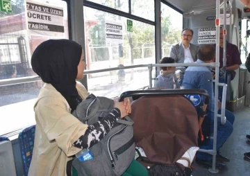 Vali Kızılkaya vatandaş gibi halk otobüsüne binerek denetleme yaptı
